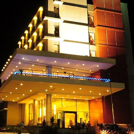 Aston Ketapang City Hotel Extérieur photo